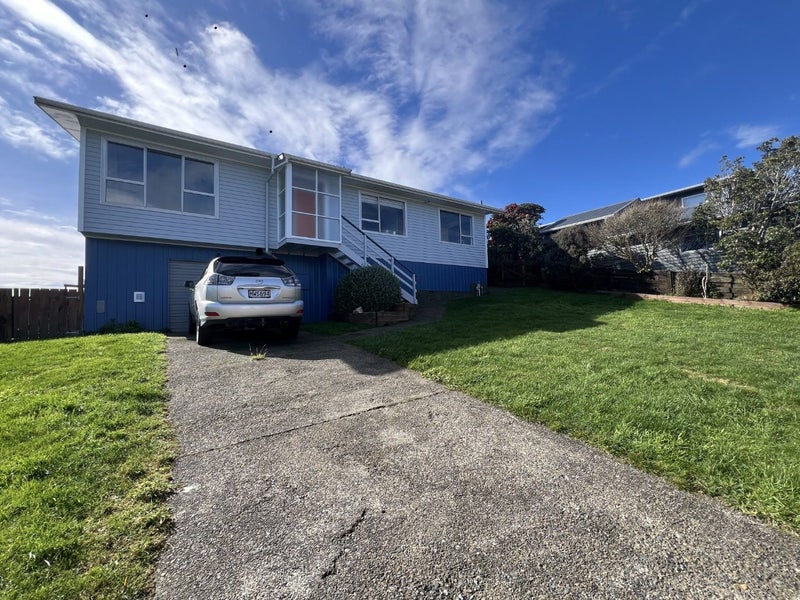 24 Colchester Crescent, Newlands, Wellington - Carousel 21