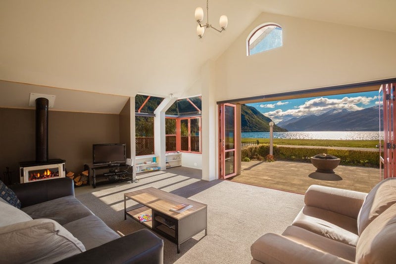 38 CORNWALL ST, kingston, athol - Carousel 1