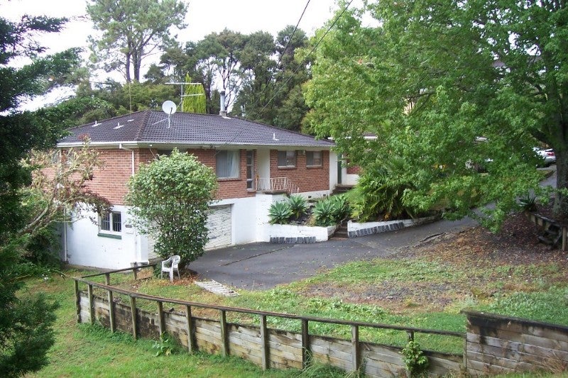 192 Forest Hill Road, Waiatarua, Auckland - Carousel 1