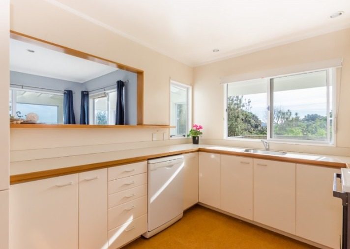 18 Kohutuhutu Road, Raumati Beach, Paraparaumu - Carousel 1