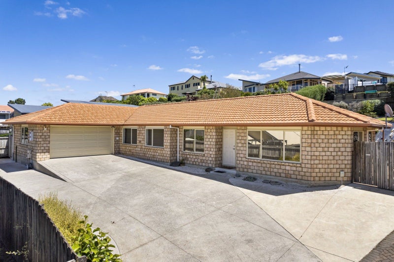 37 Discovery Drive, Flagstaff, Hamilton - Carousel 1