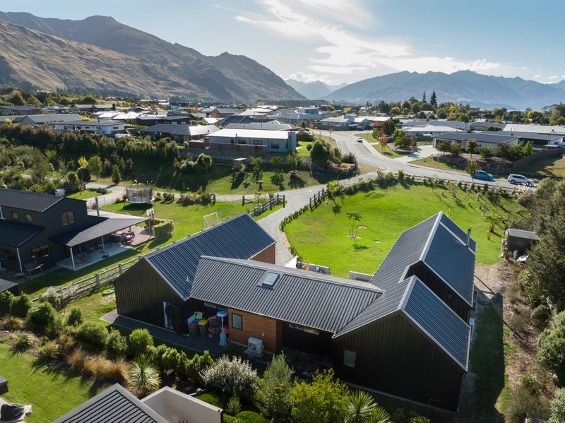 1A Maggies Way, Wanaka - Carousel 1
