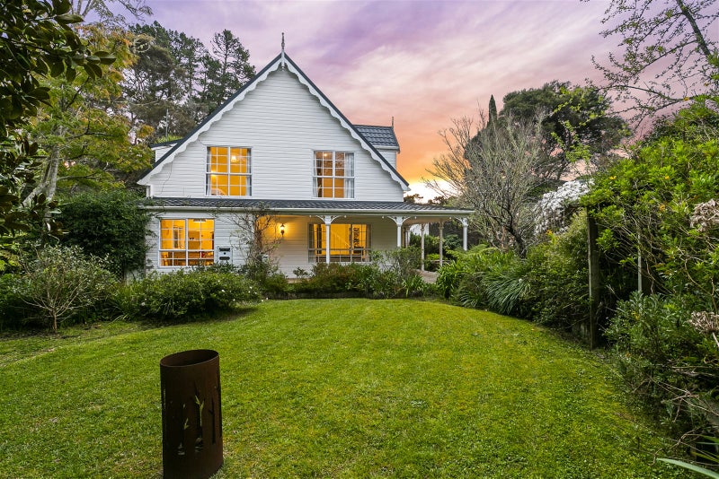 45 Waipuia Place, Greenhithe, Auckland - Carousel 2