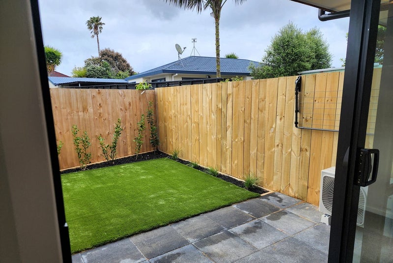 7/20 Moor Avenue, Te Atatu Peninsula, Auckland - Carousel 1