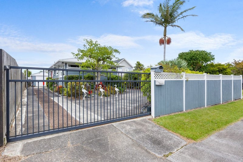 125 Edgewater Drive, Pakuranga, Auckland - Carousel 1
