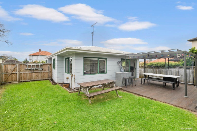 1/2 Kay Road, Panmure, Auckland - Carousel 1