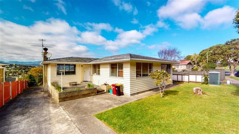 68 Akaroa Drive, Maupuia, Wellington - Carousel 1