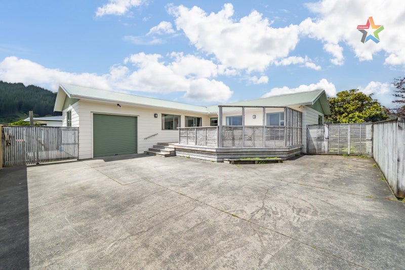5A Kilkenny Grove, Wainuiomata, Lower Hutt - Carousel 1