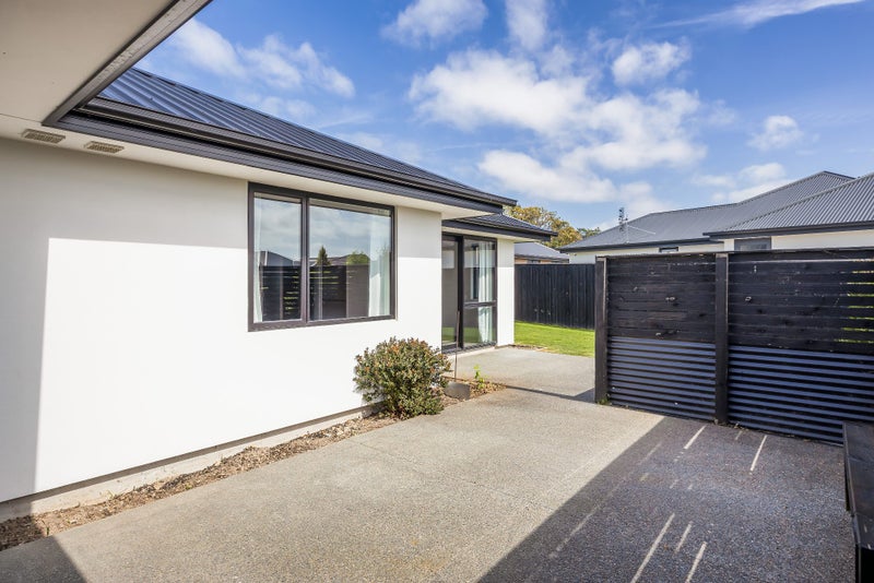 8 Oakleigh Street, Woodend, Woodend - Carousel 13