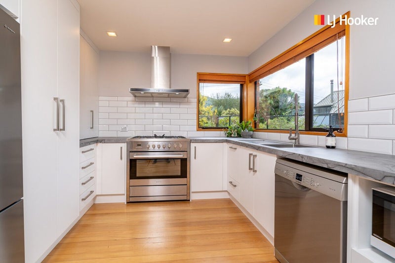 5 Garden Place, Glenleith, Dunedin - Carousel 2