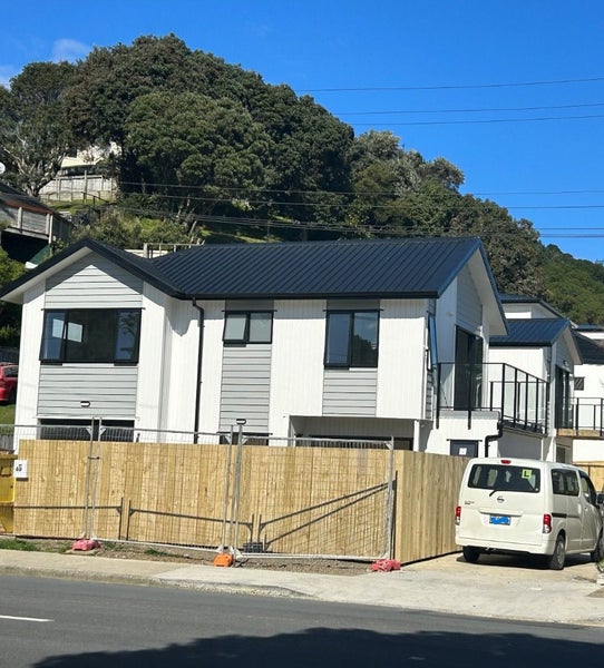 6D Grays Road, Plimmerton, Porirua - Carousel 1