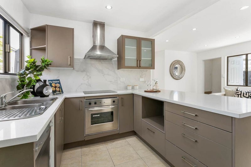 2/86 The Drive, Epsom, Auckland - Carousel 2