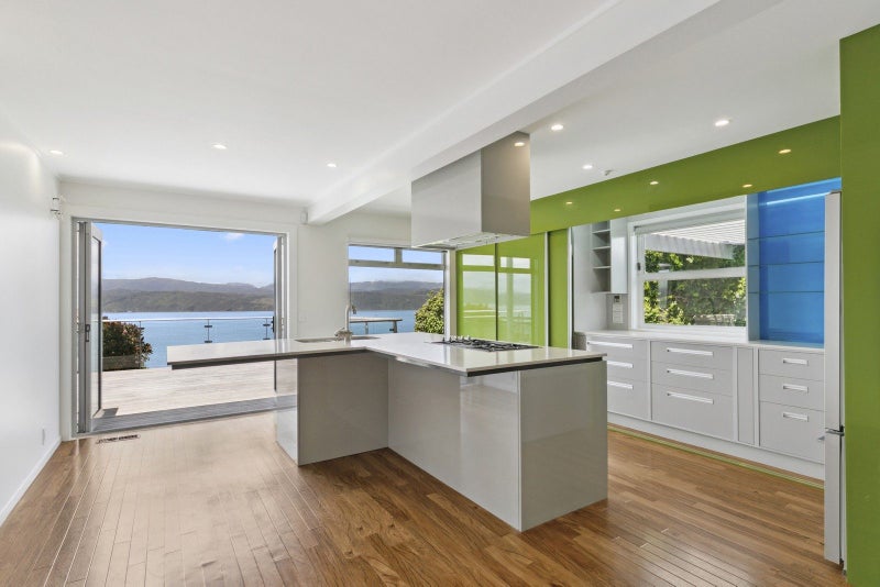 4 Tai Paku Paku Road, Karaka Bays, Wellington - Carousel 2