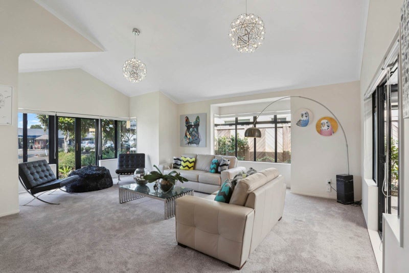 4 Cellarmans Street, Te Atatu Peninsula, Auckland - Carousel 2