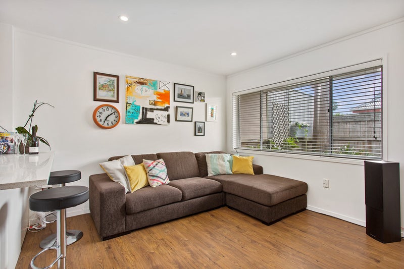 5/28 William Bond Street, Stanley Point, Auckland - Carousel 2