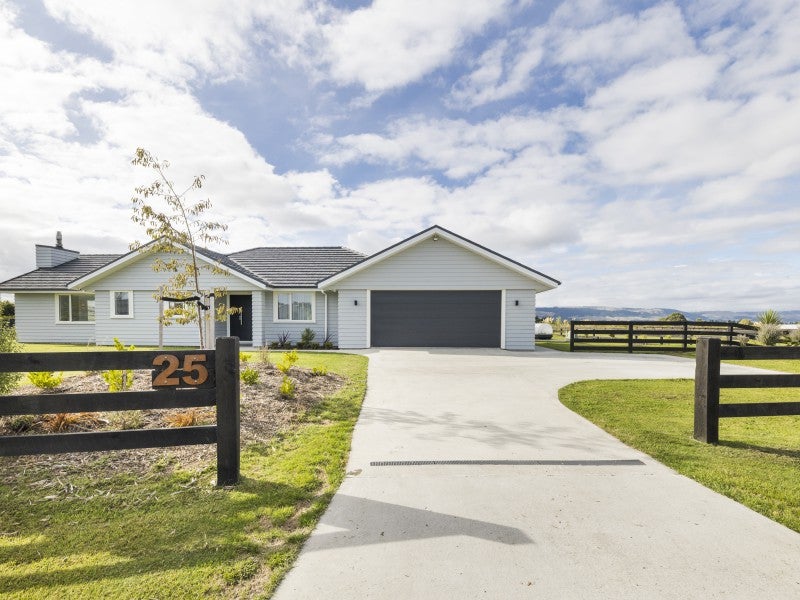 25 Hartwell Drive, Kelvin Grove, Palmerston North - Carousel 2