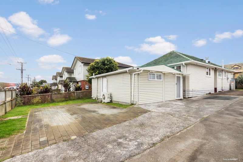 29 Carr Road, Three Kings, Auckland - Carousel 2