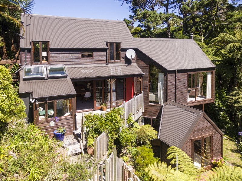 30 Delhi Crescent, Khandallah, Wellington - Carousel 1