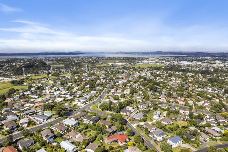 7 Zita Maria Drive, Massey, Auckland - Carousel 40