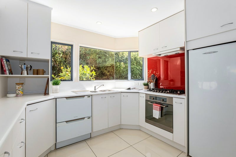 122 Westchester Drive, Churton Park, Wellington - Carousel 2