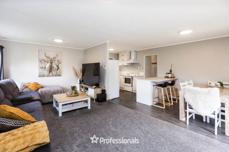 5 Tulsa Grove, Totara Park, Upper Hutt - Carousel 2