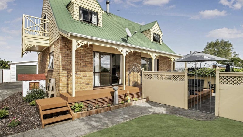 14 Hadley Wood Drive, Wattle Downs, Auckland - Carousel 1
