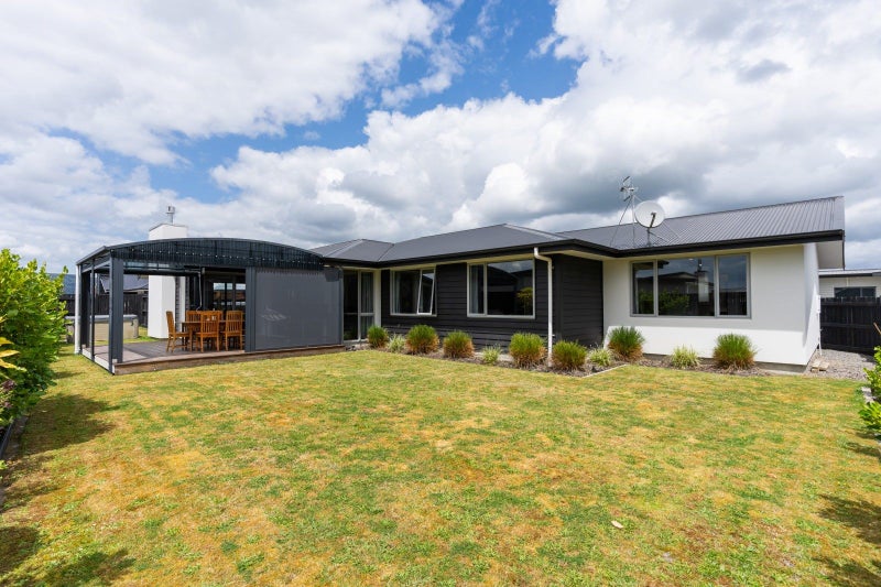 101 Johnstone Drive, Fitzherbert, Palmerston North - Carousel 2