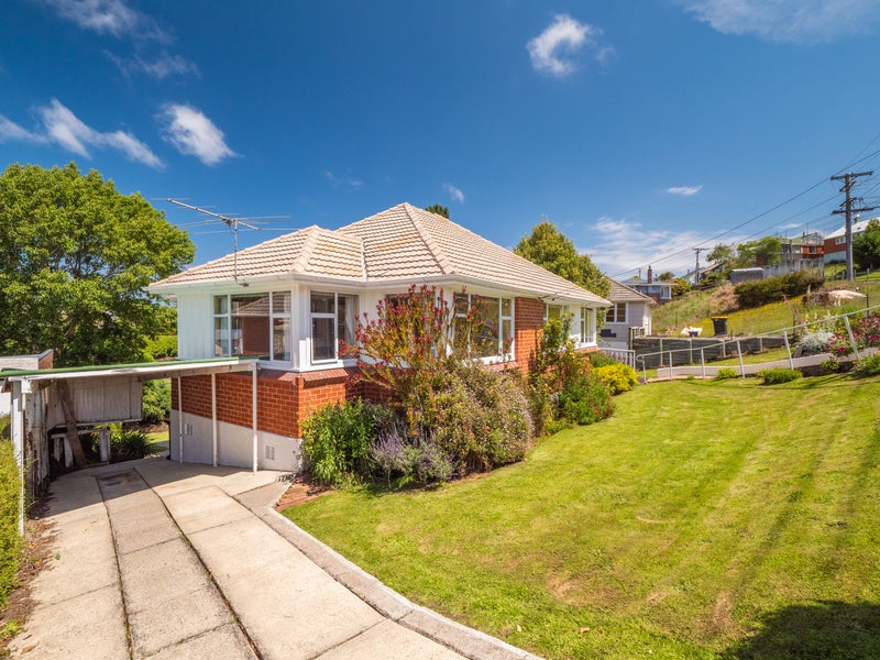 9 Columba Avenue, Calton Hill, Dunedin - Carousel 1