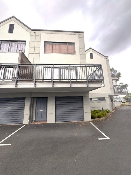 24/6 Ambrico Place, New Lynn, Auckland - Carousel 2