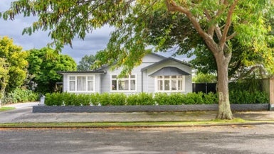10 Kingswood Street, Takaro, Palmerston North - Carousel 1