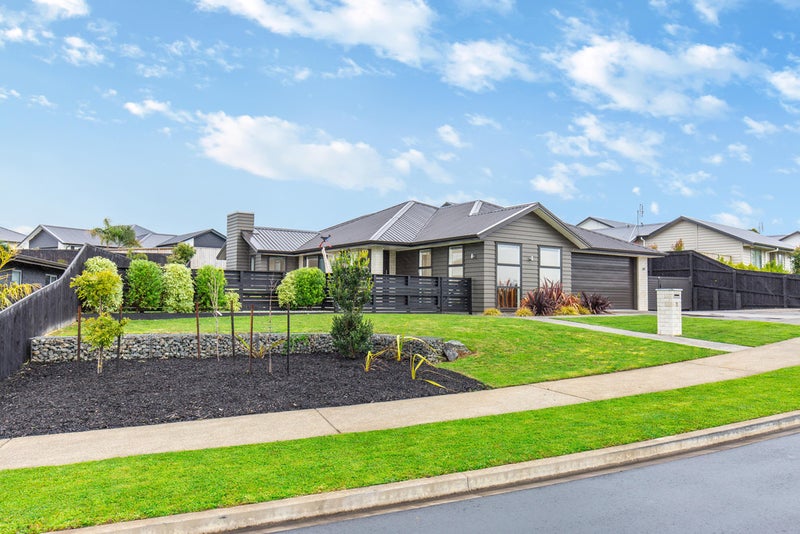 11 Kahawairahi Drive, Beachlands, Auckland - Carousel 2