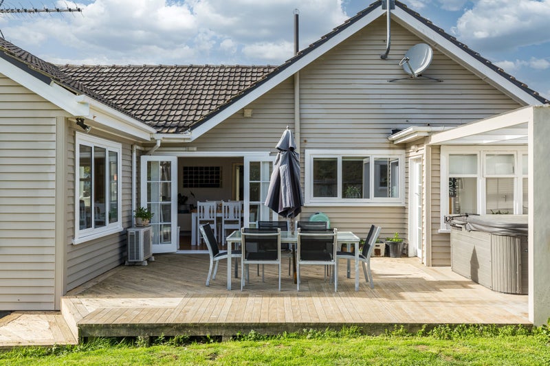 3 Bell Street, Tawa, Wellington - Carousel 2