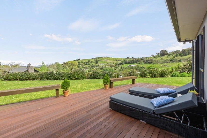 18 Lakeview Terrace, Taradale, Napier - Carousel 2