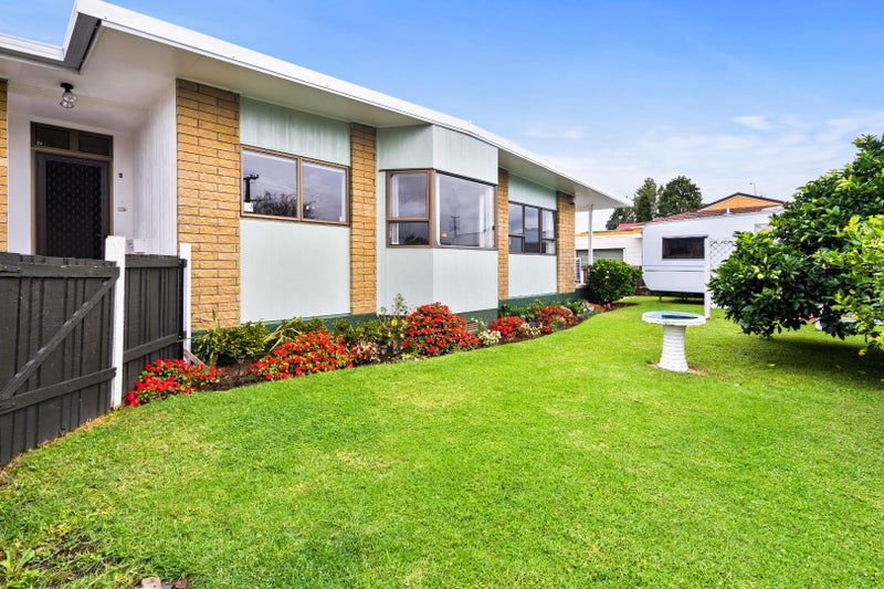 8A CARR ST, KAMO, WHANGAREI - Carousel 1