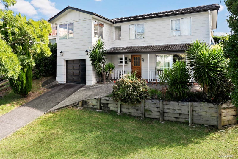 11 Athenic Avenue, Lynfield, Auckland - Carousel 1