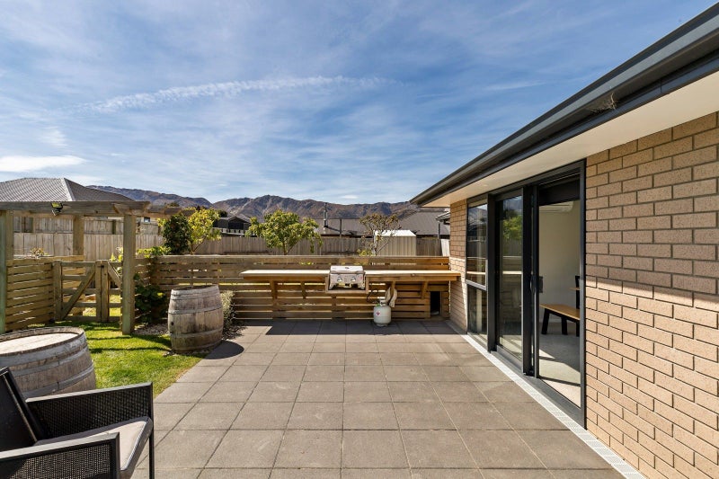 33 Timsfield Drive, Wanaka - Carousel 1