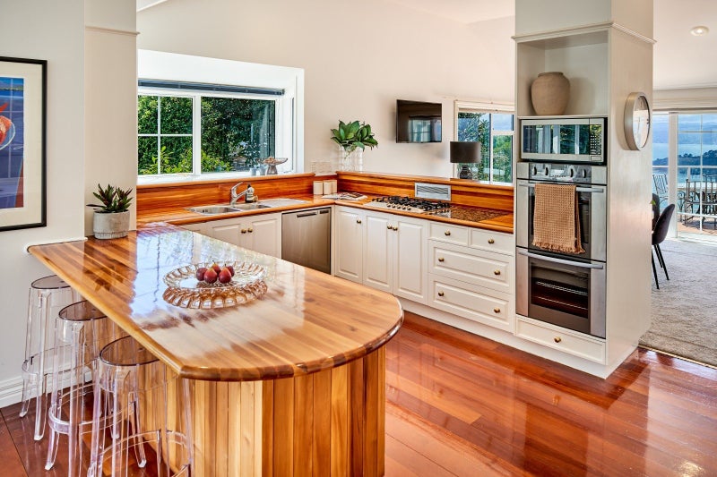 4 Robieson Street, Roseneath, Wellington - Carousel 2