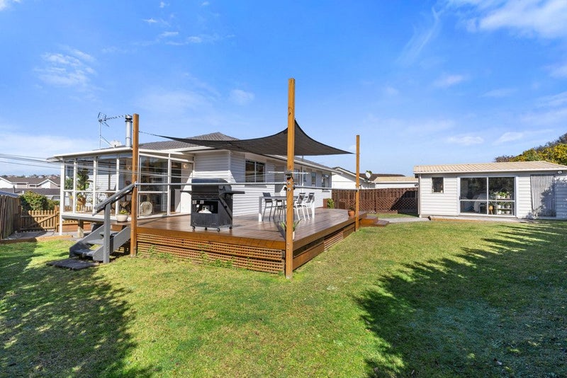 13 Chesley Place, Half Moon Bay, Auckland - Carousel 2