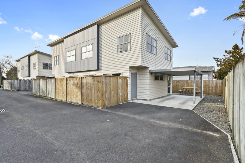 27D Greensboro Street, Hamilton East, Hamilton - Carousel 10