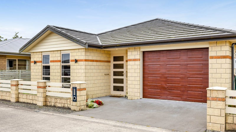 28 Princes Street, Hawera - Carousel 1