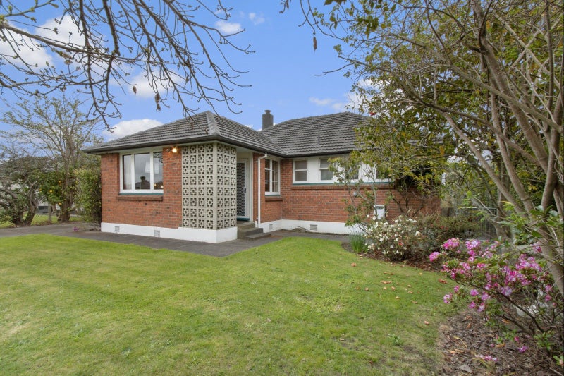 800 Grove Road, Mayfair, Hastings - Carousel 1