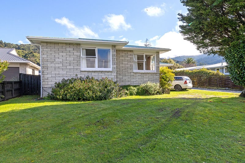 81 Watt Street, Featherston - Carousel 2