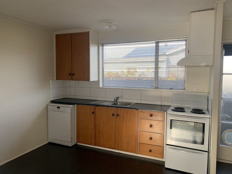 2/11 Sylvan Street, Hillmorton, Christchurch - Carousel 2