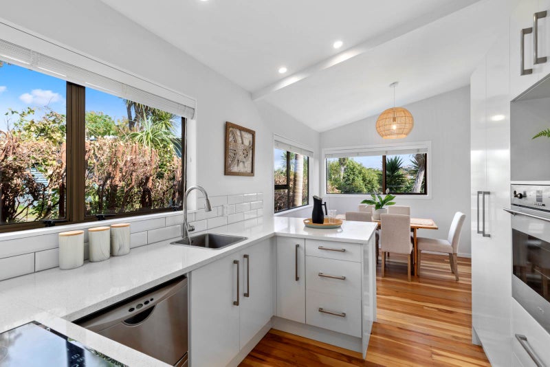 2/92 Deep Creek Road, Torbay, Auckland - Carousel 2