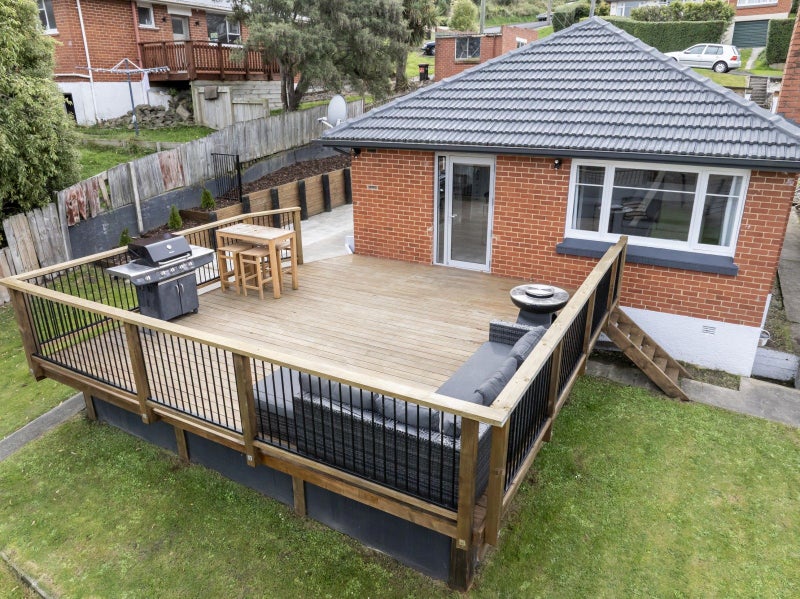 28 Waldron Crescent, Green Island, Dunedin - Carousel 1