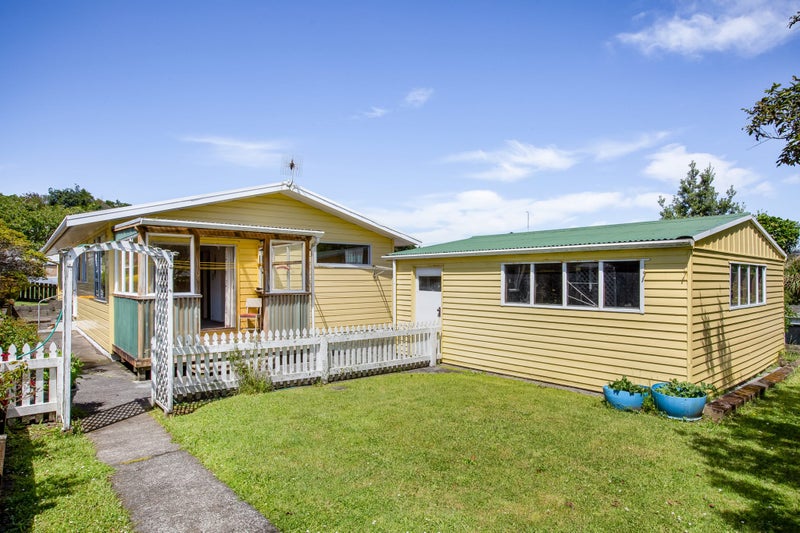 69 Gloaming Hill, Titahi Bay, Porirua - Carousel 2