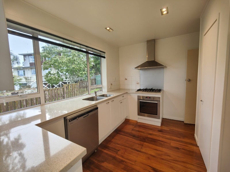 13 Juliet Avenue, Howick, Auckland - Carousel 2