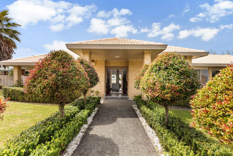 3 Vermeer Place, West Harbour, Auckland - Carousel 1