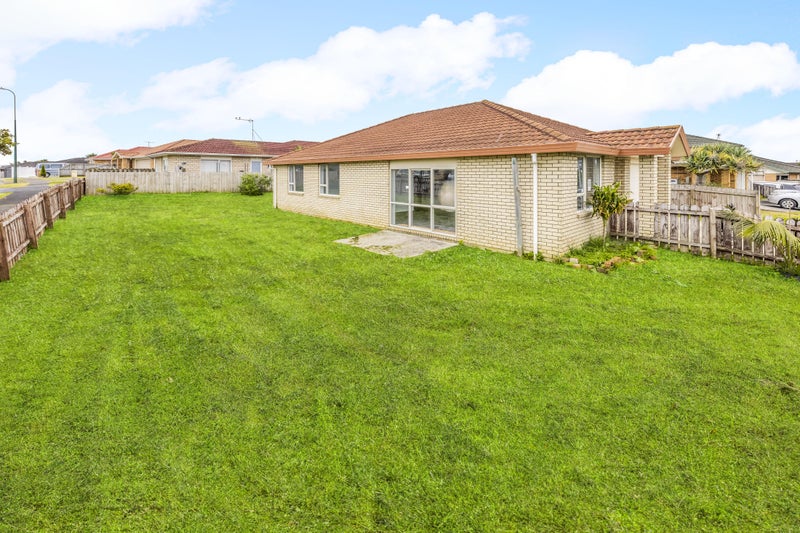 48 Naylors Drive, Mangere, Auckland - Carousel 2