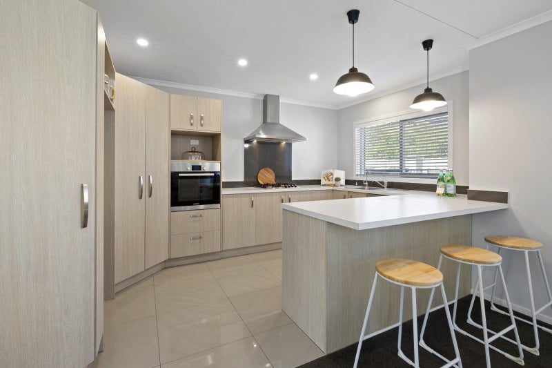 20 Fernbrook Drive, Hurworth, New Plymouth - Carousel 2
